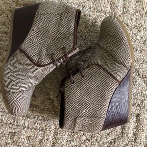 TOMS wedges